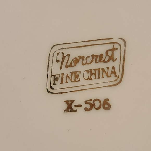 Vintage Norcrest Poinsettia Gold Trim Christmas Mug - Picture 3 of 3